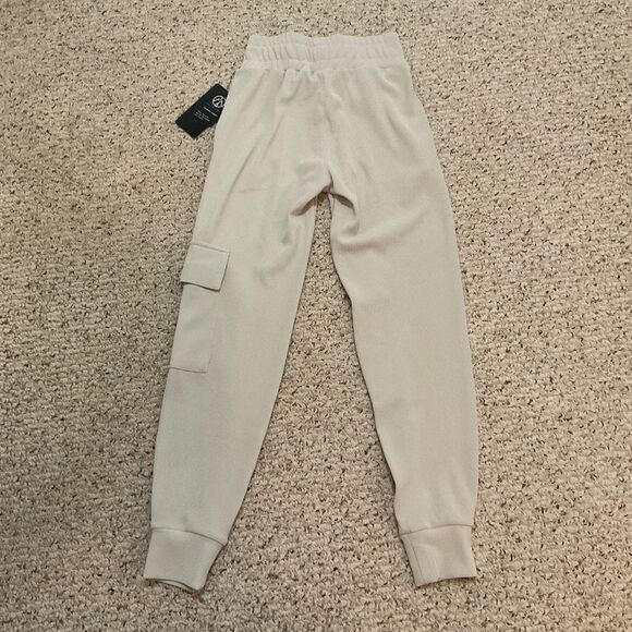 Move Theology greatest Jogger Cream Size XS - Picture 8 of 9